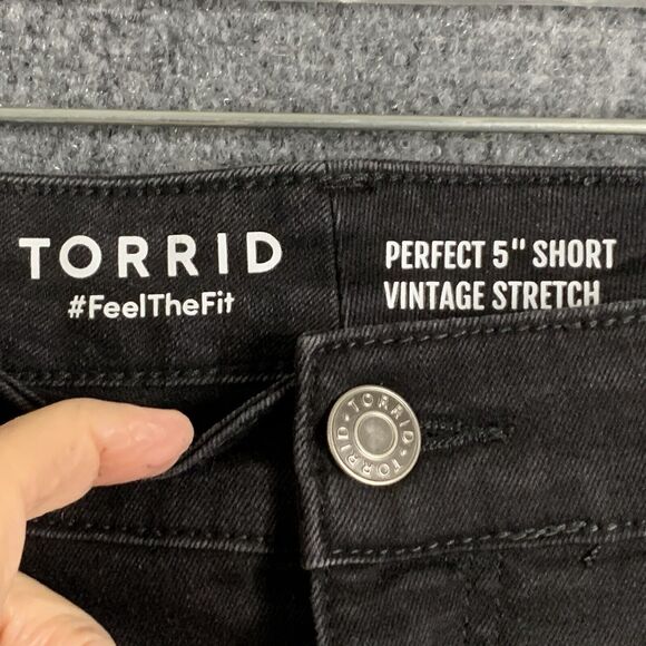 Torrid “Feel The Fit” Black Denim Shorts Perfect 5” Stretch 5 Pocket Sz 20 - Picture 4 of 14